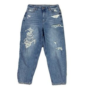 American Eagle Ripped Mom Jean Size 4 Short (Same as picture but LIGHT blue)